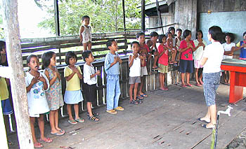 Totolan children - photo by Scott Williams